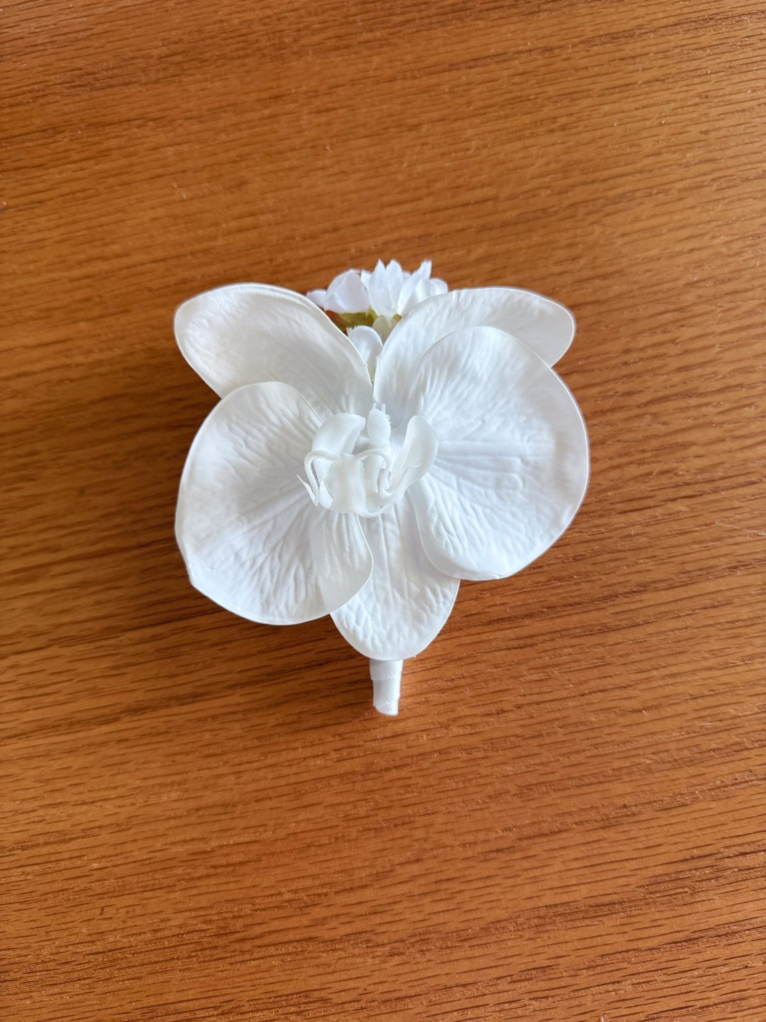 Sonder Wedding Buttonholes (white orchid) - Premium Artificial Wedding Flowers by Sonder + Stone Boutique